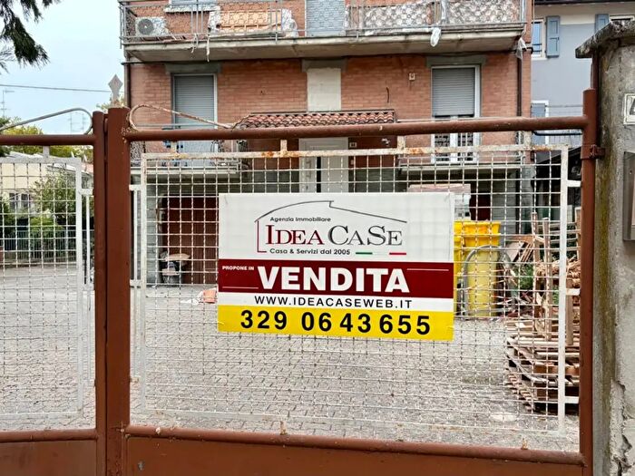 Casa quadrilocale in vendita in Via Garibaldi, Rio Saliceto