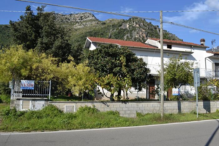 Casa con 7 locali in vendita in Via Rene, Fondi