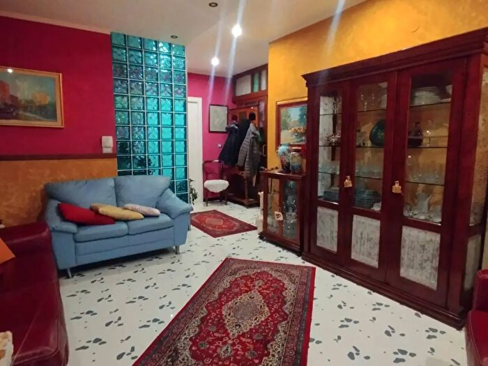 Appartamento trilocale in vendita in Via Montagna Spaccata, Napoli