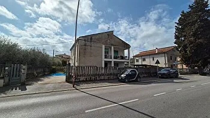 Casa con 8 locali in vendita in Via Aterno Chieti Ch, Chieti