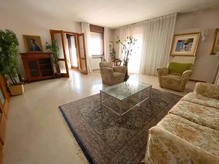 Appartamento con 5 locali in vendita in Rovigo