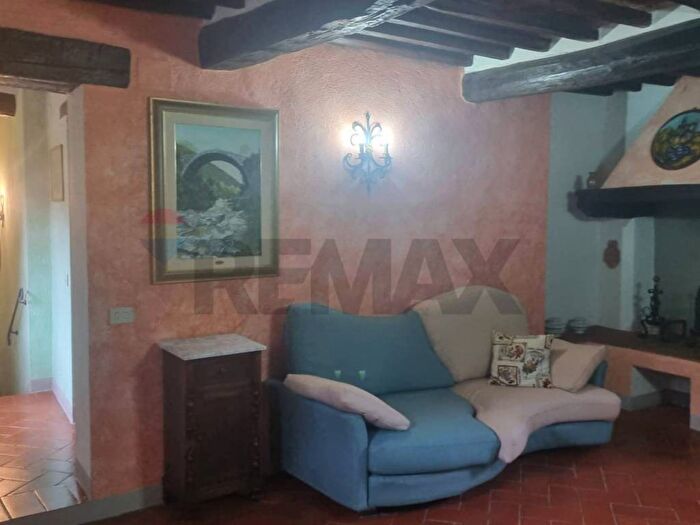 Casa con 5 locali in affitto in Bucine