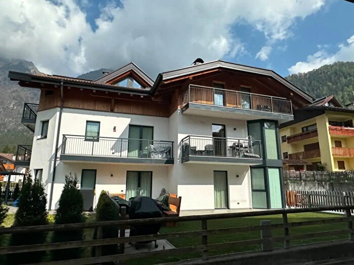 Appartamento trilocale in vendita in Via dei Campi, Carisolo