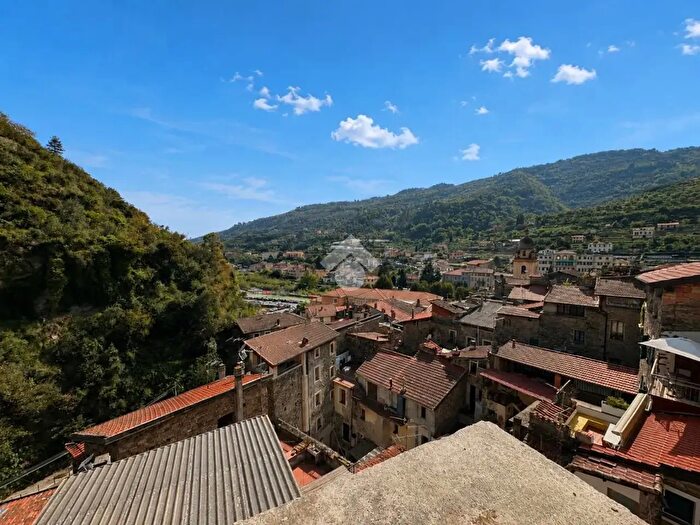 Appartamento trilocale in vendita in Via Castello, Dolceacqua