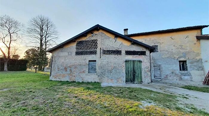 Casa con 8 locali in vendita in Via Madonna Campogalliano Mo Campogalliano, Campogalliano