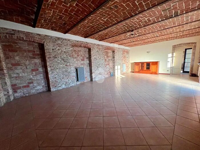 Appartamento trilocale in affitto in Strada Gorreto, Alba