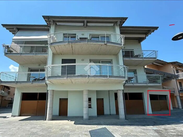 Appartamento trilocale in vendita in Via dei Fantoni, Solto Collina