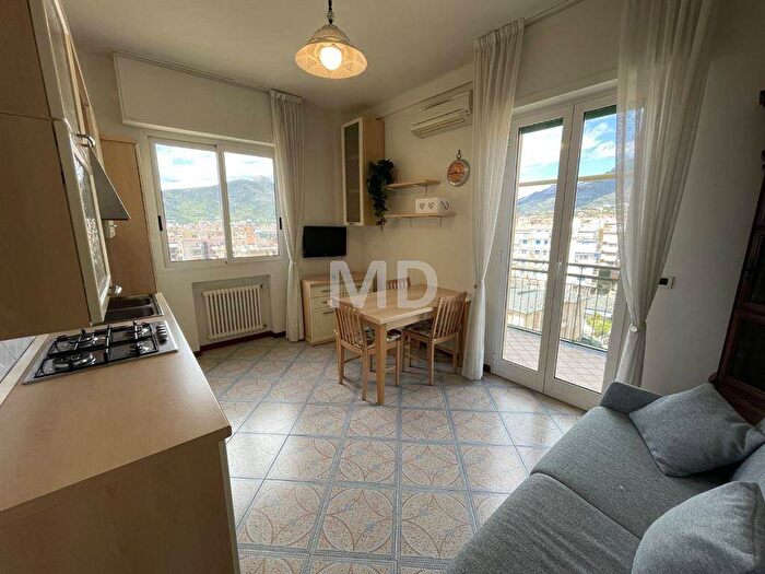 Appartamento trilocale in affitto in Centro, Loano