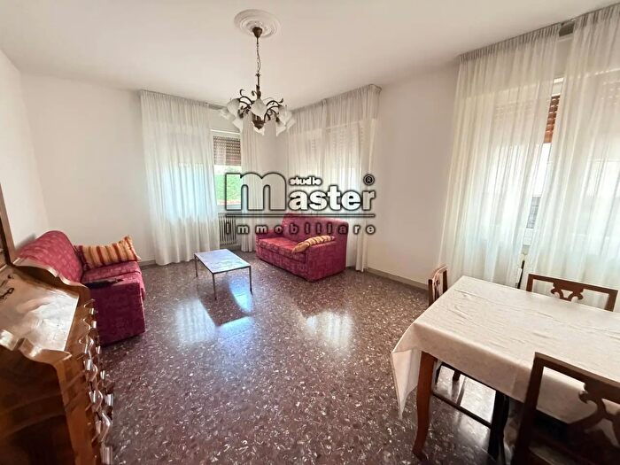 Appartamento con 5 locali in affitto in Viale Nino Bixio, Treviso