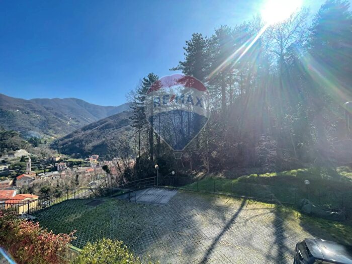 Appartamento trilocale in vendita in Via dei Caduti B, Borzonasca