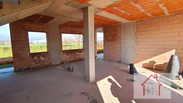 Casa quadrilocale in vendita in Giavera Del Montello