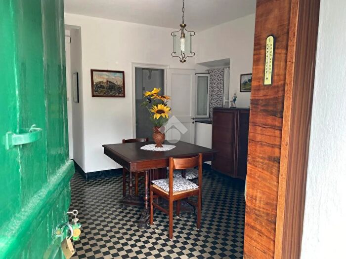 Appartamento trilocale in vendita in Località Costa Superiore, Montoggio