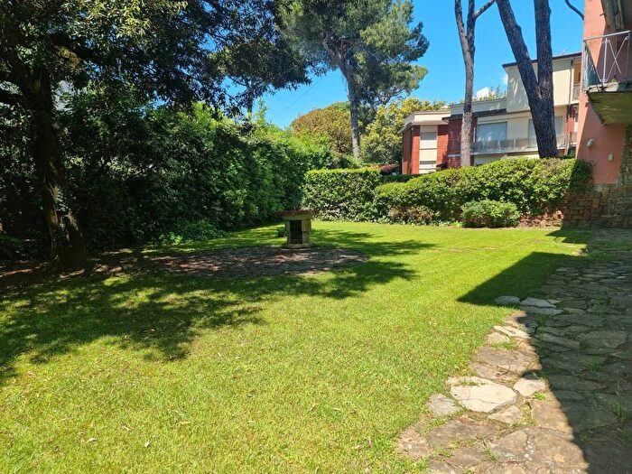 Casa con 6 locali in affitto in Lido di Camaiore, Camaiore