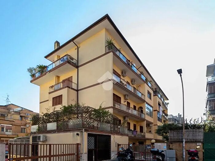 Appartamento trilocale in vendita in Via Maddalena Raineri, Roma