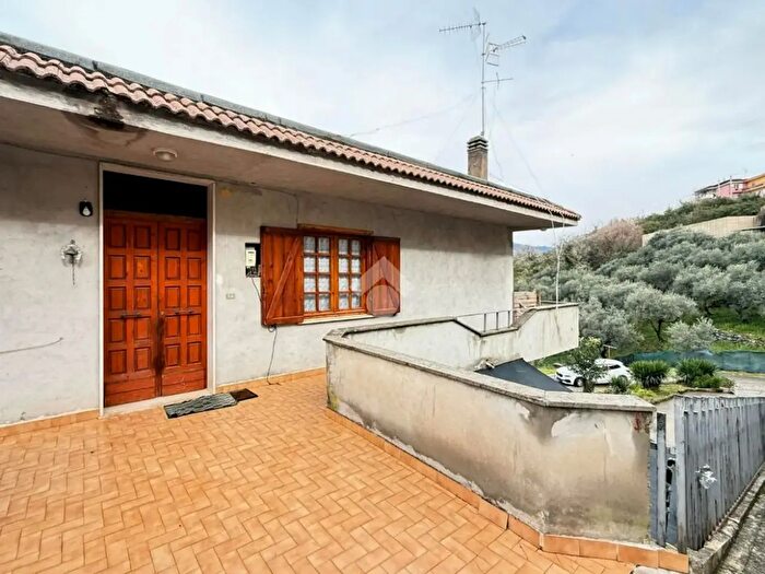 Casa con 8 locali in vendita in Via Vincenzo Bellini, Sezze