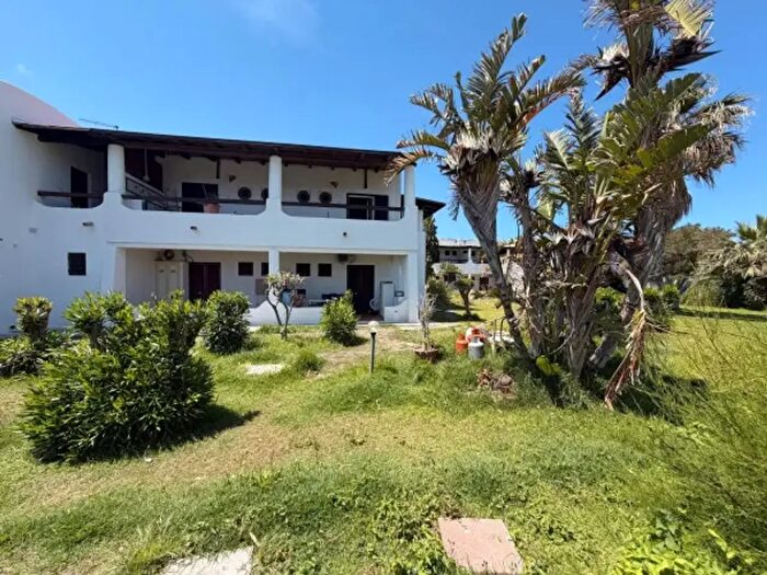 Appartamento trilocale in vendita in Strada Comunale Porto Levante, Lipari