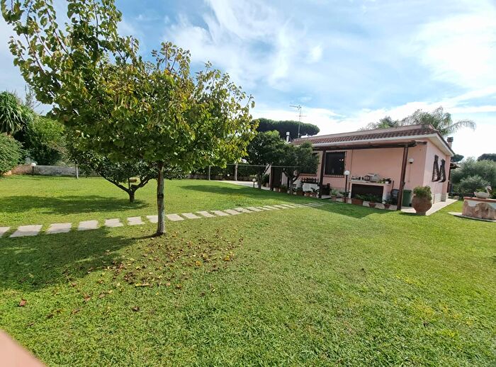 Casa con 5 locali in vendita in Via Orsa Maggiore, Ardea
