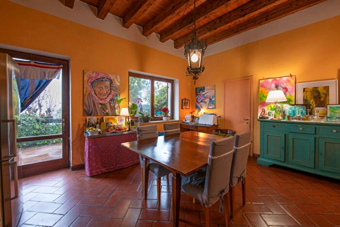 Casa con 5 locali in vendita in Via Belfiore, Verona