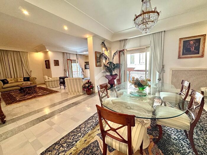 Appartamento con 7 locali in vendita in Via Pietro Giannone, Napoli