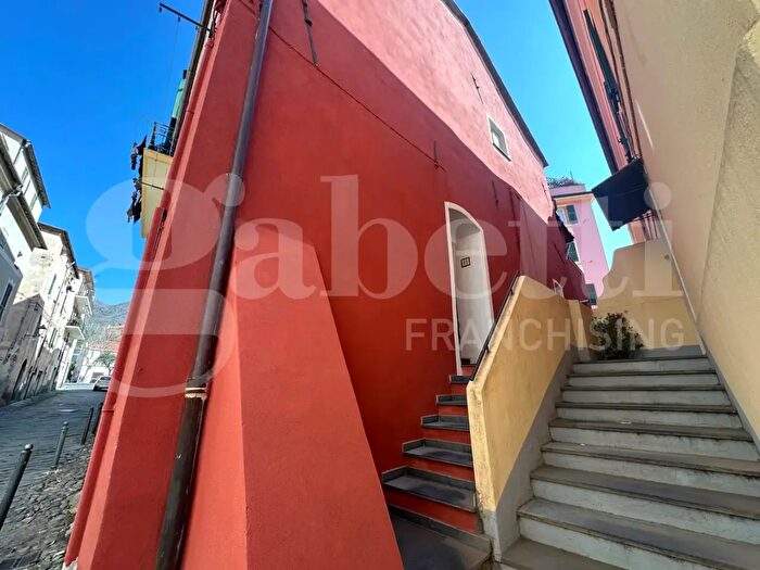 Appartamento trilocale in vendita in Via Ruffini, Taggia