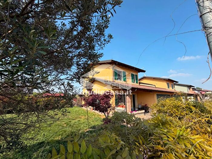 Casa quadrilocale in vendita in Via Scalabrina, Torlino Vimercati