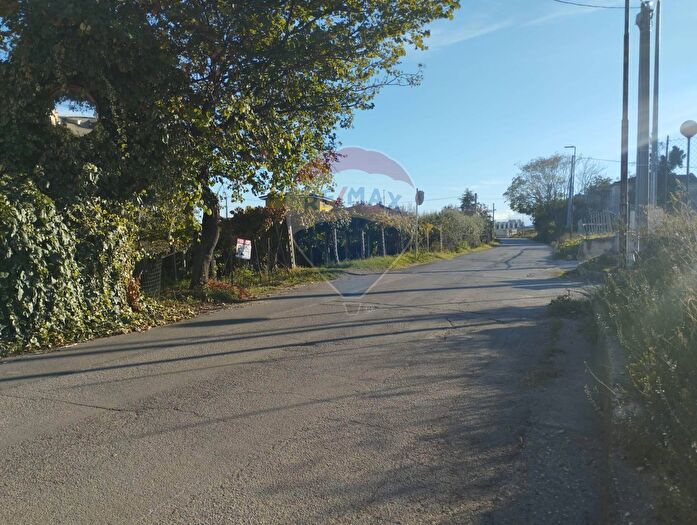 Casa quadrilocale in vendita in Contrada MacchieButticci Snc, Tollo