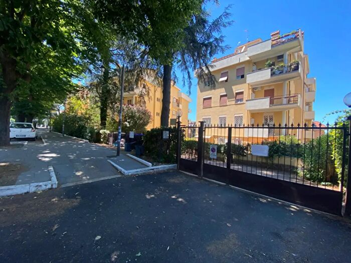 Appartamento trilocale in affitto in Viale San Bartolomeo, Grottaferrata