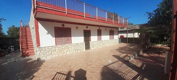 Casa con 6 locali in vendita in Via Enrico Berlinguer, Carini