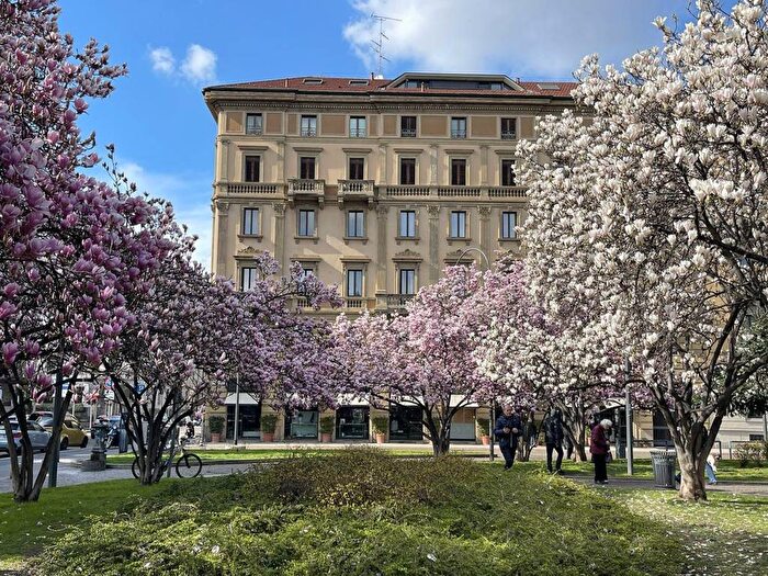 Appartamento con 5 locali in affitto in Piazza Niccolò Tommaseo, Vincenzo Monti, Milano