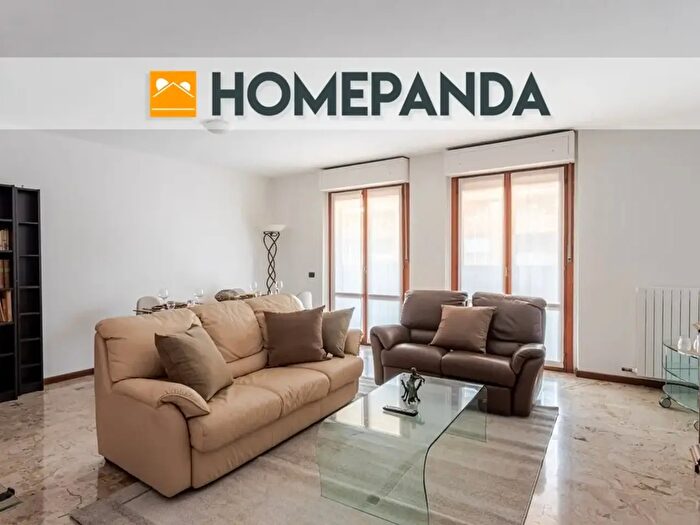 Appartamento trilocale in vendita in Via Emilio Lussu, Milano