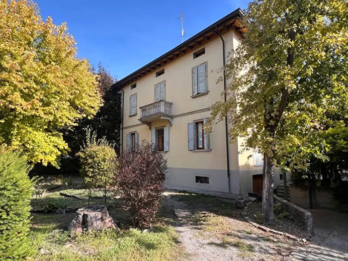 Casa con 14 locali in vendita in Viale Timavo, Reggio nell'Emilia
