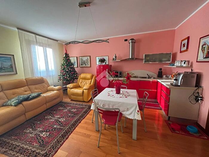 Appartamento quadrilocale in vendita in Via Feratine, Montebelluna