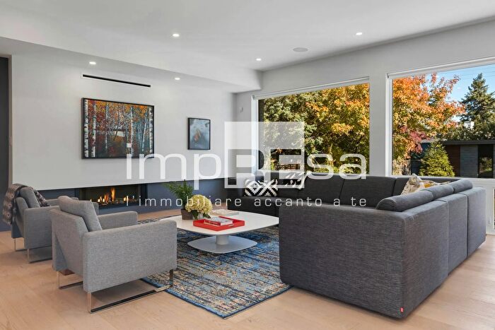 Appartamento con 6 locali in vendita in Via Manin, Montebelluna