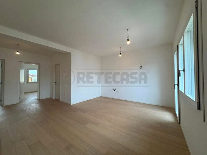 Appartamento trilocale in affitto in Cassola