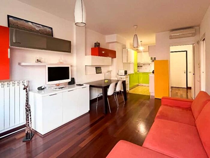 Appartamento bilocale in affitto in Alzaia Naviglio Pavese, Navigli Darsena, Milano