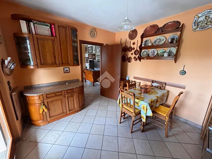 Appartamento trilocale in vendita in Via Cadore, Malnate