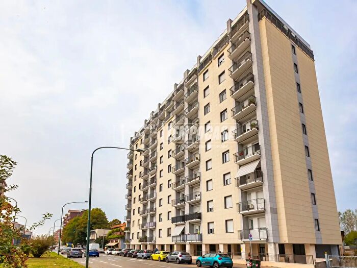 Appartamento trilocale in vendita in Via Andrea Sansovino, Torino