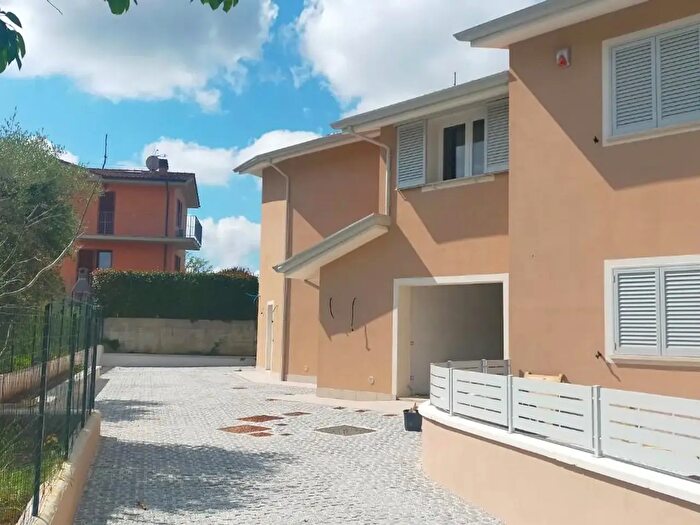 Casa con 5 locali in vendita in Santa Maria A Monte