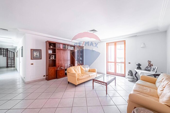 Appartamento con 6 locali in vendita in Via Aurelio Bosco Lucarelli, Nocera Inferiore