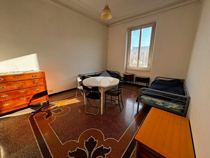 Appartamento con 10 locali in vendita in Via Giacomo Buranello, Genova