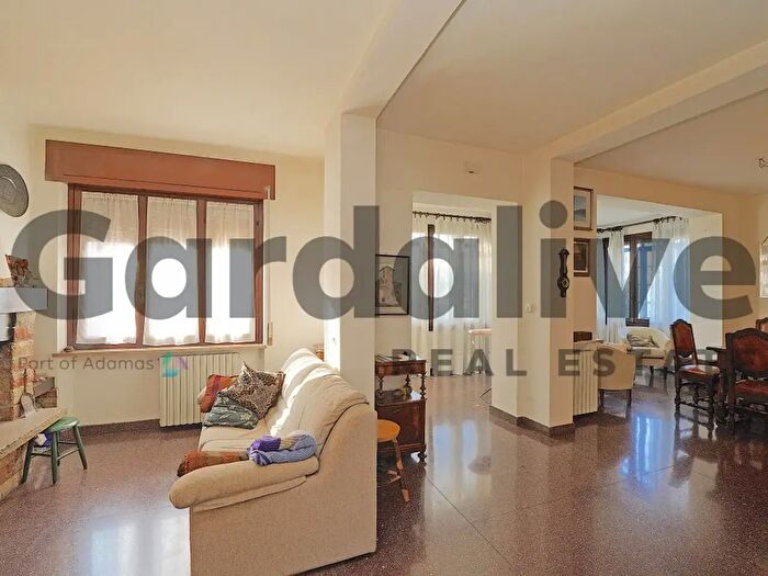 Casa con 6 locali in vendita in Via Giuseppe Barbieri, Peschiera Del Garda