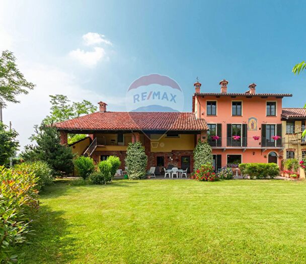 Casa con 9 locali in vendita in Frazione Prà, Bene Vagienna