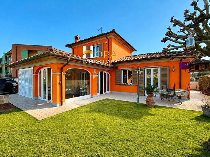 Casa con 9 locali in vendita in Via di Selvatana, Pistoia