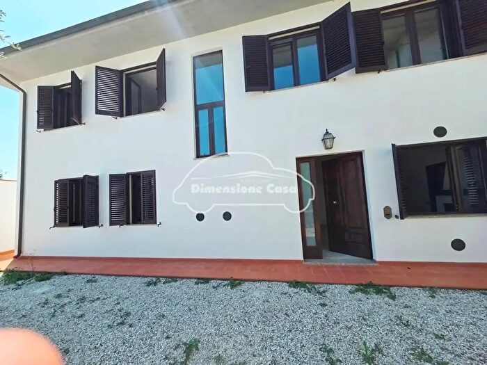 Casa con 7 locali in vendita in Lucca