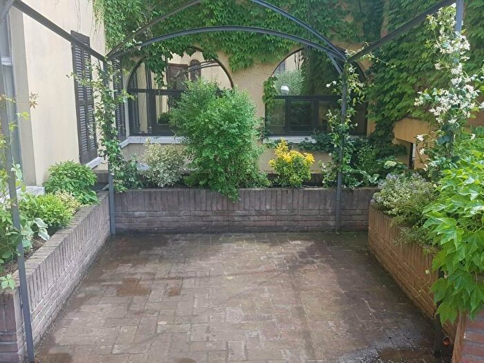 Appartamento bilocale in affitto in Viale Antonio Allegri, Centro Storico, Reggio Emilia