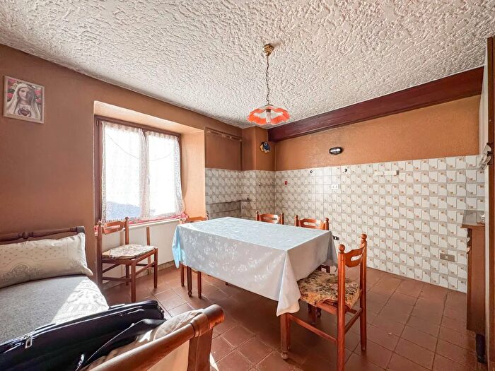 Appartamento con 8 locali in vendita in Arnago, Male