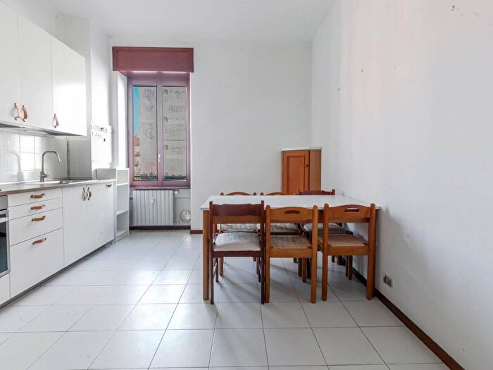 Appartamento trilocale in affitto in Via Giovanni Battista Niccolini, Paolo Sarpi, Milano