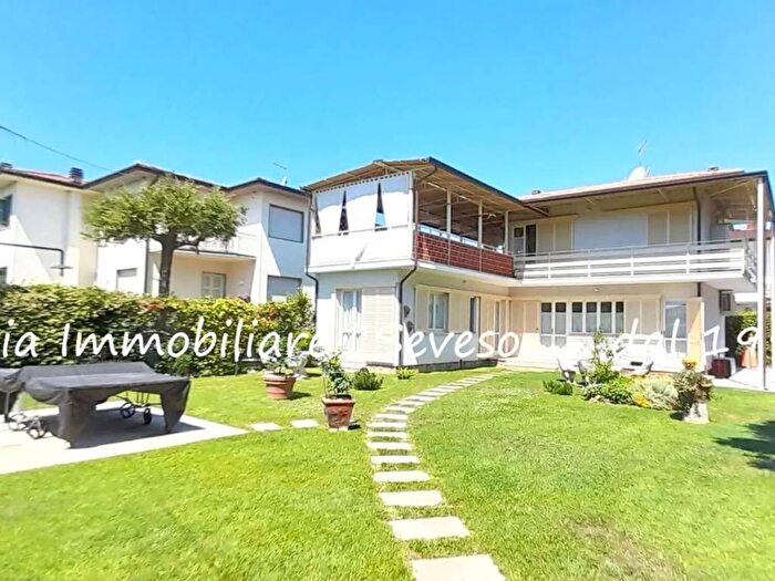 Casa con 6 locali in affitto in Via Enrico Toti, Pietrasanta