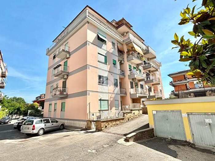 Appartamento bilocale in vendita in Via degli Armenti, Roma