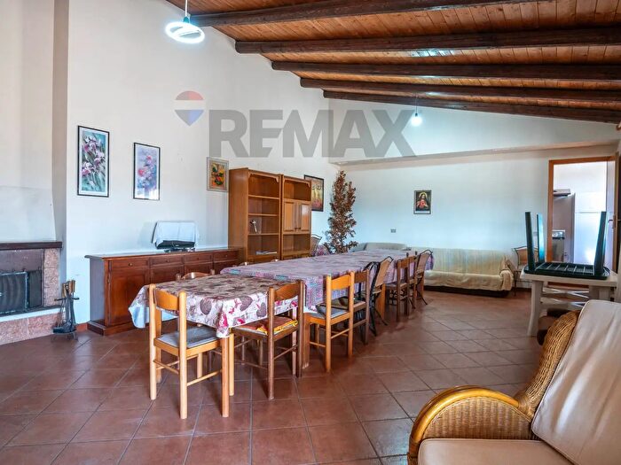 Casa con 8 locali in vendita in Contrada Puntarazzi Snc, Ragusa